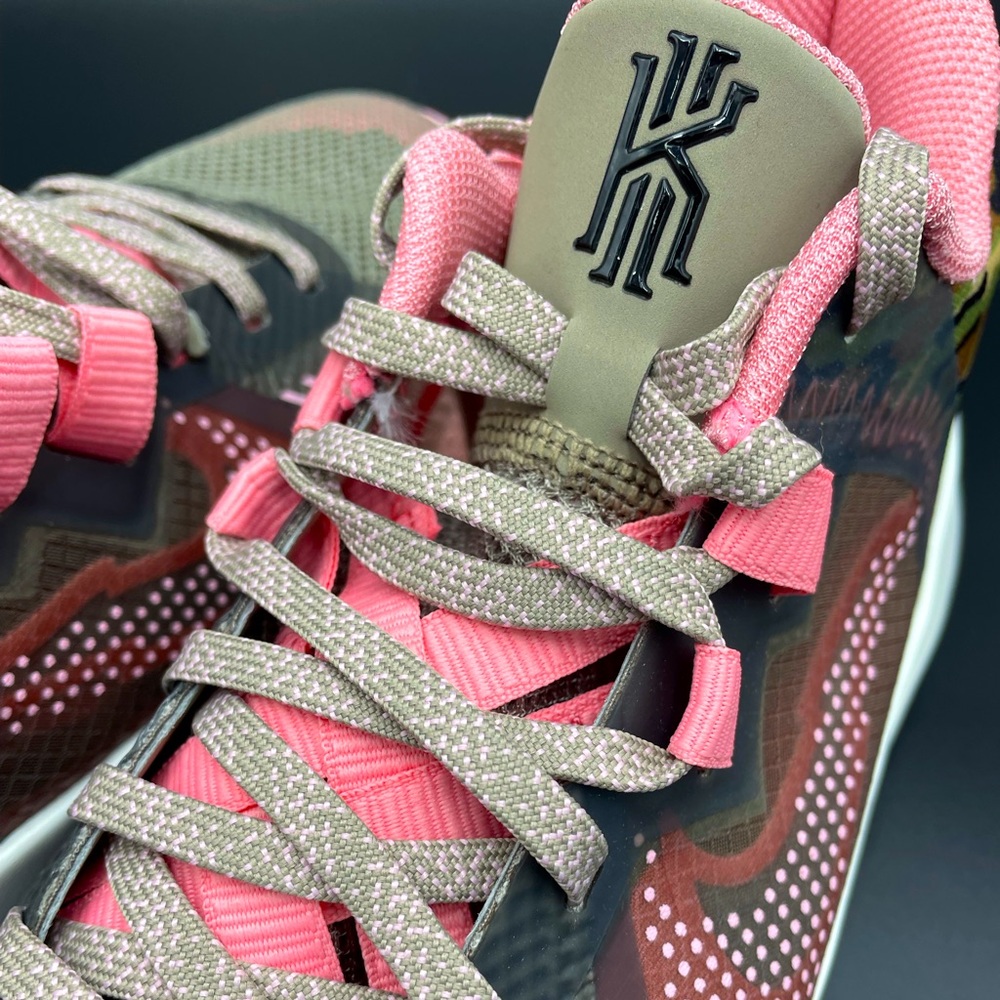 Kyrie Irvin flytrap v - Picture 6 of 14